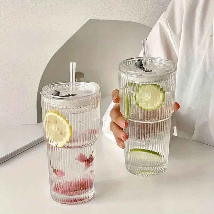 Verre à rayures avec paille